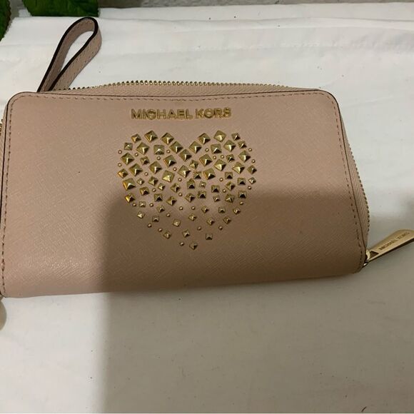 Michael Kors  Pink Studded heart  Design Zip Around Leather Wallet - Picture 10 of 11